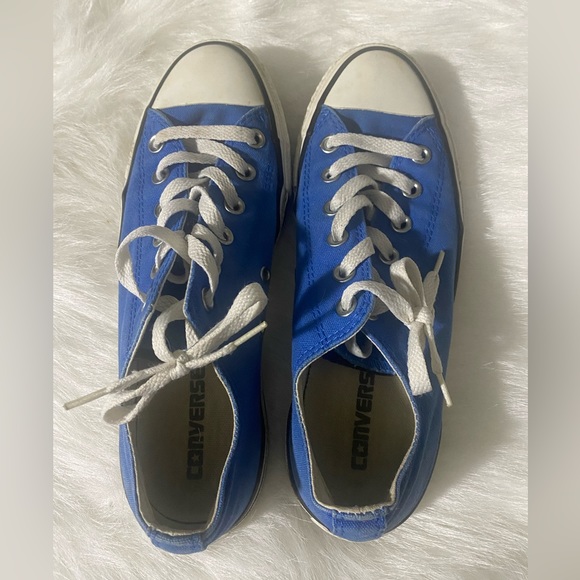 Blue low top Converse women’s size 8 men’s size 6 - Picture 1 of 6